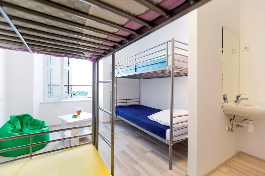 Downtown Hostel Split Bagian luar foto